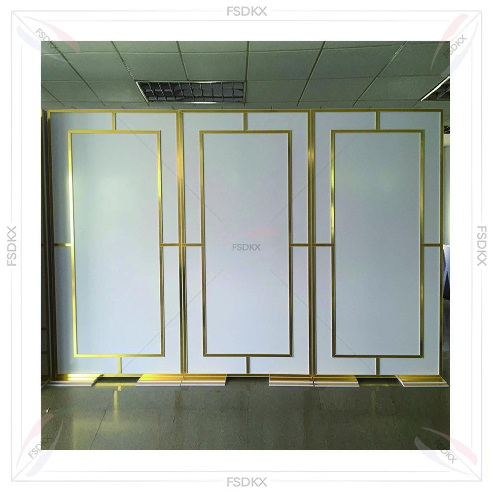 Shiny Gold Party Supplies Back - Wedding Supply Rentals avis et prix